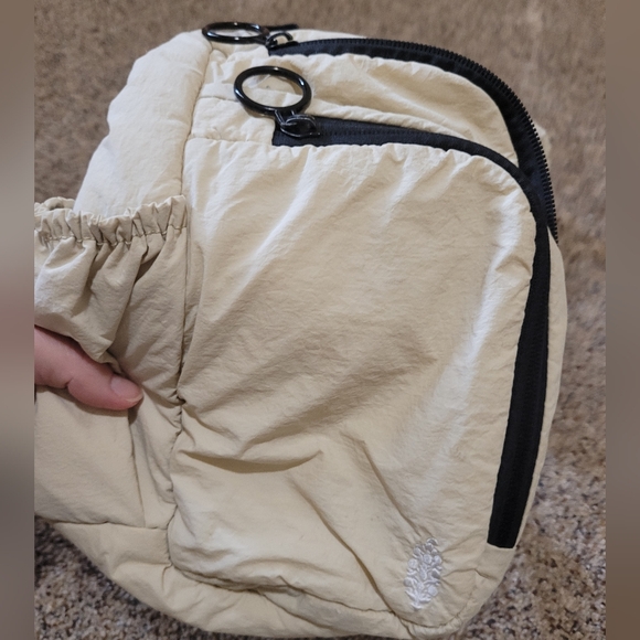 Free People Movement Renegade Sling Bag Cream - Picture 4 of 6